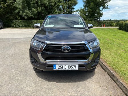 2025 Toyota Hilux 2.8 SR5 DOUBLE CAB €55,950