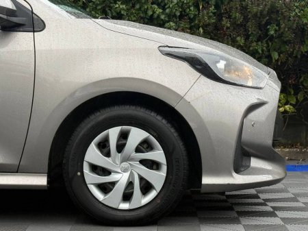 2021 Toyota Yaris 1.5 HYBRID // REVERSE CAMERA // ADAPTIVE CRUISE CONTROL // DIGITAL CLIMATE CONTROL €13,950 thumbnail