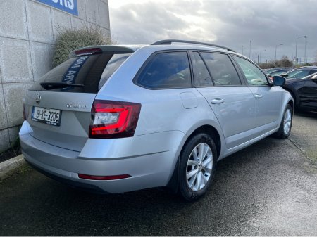 2019 Skoda Octavia AMBITION ESTATE 1.6 DIESEL //REVERSE CAMERA//CARPLAY// €16,950 thumbnail