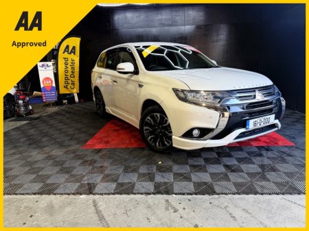 2016 Mitsubishi Outlander - thumbnail 2