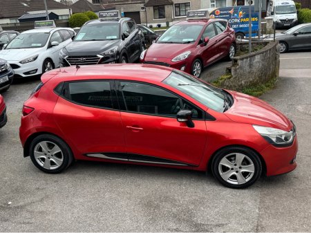 2016 Renault Clio - thumbnail 2