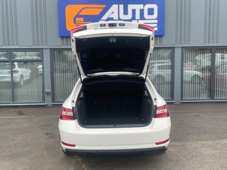 2021 Skoda Superb - thumbnail 5