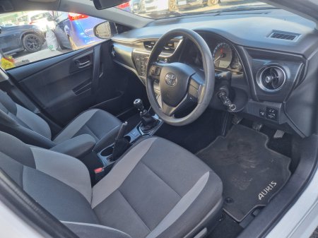 2017 Toyota Auris - thumbnail 11