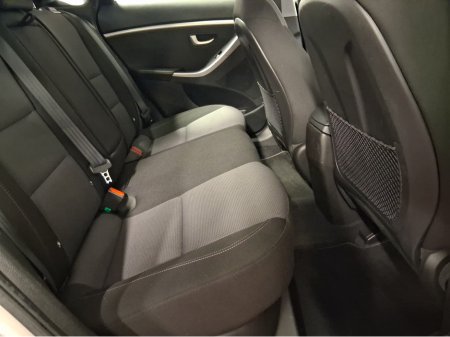 2016 Hyundai i30 1.6 DELUXE 5DR €9,888 thumbnail