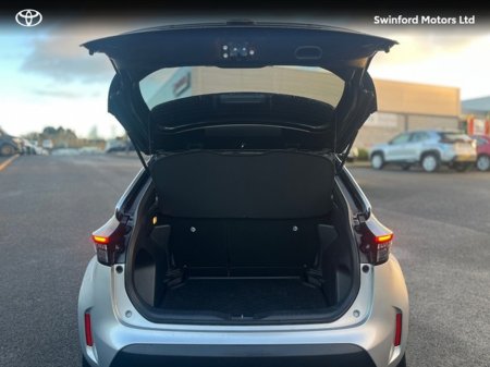 2023 Toyota Yaris Cross CR CROSS LUNA SPORT 4DR AUTO thumbnail