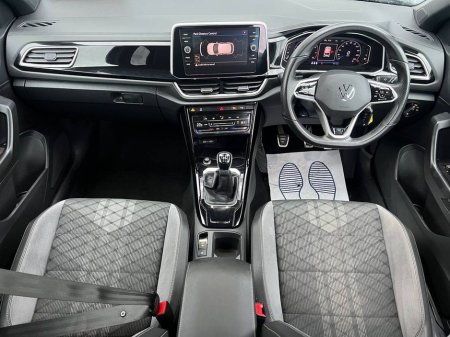 2023 Volkswagen T-Roc R-LINE 1.0 TSI // APPLE CARPLAY/ANDROID AUTO // DIGITAL CLUSTER // 17" R-LINE ALLOYS €27,900 thumbnail