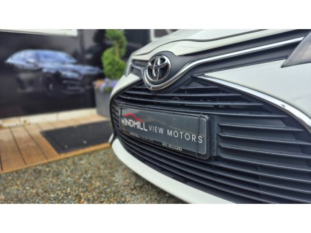 2016 Toyota Vitz - thumbnail 9