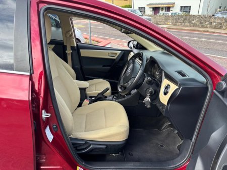 2017 Toyota Corolla - thumbnail 3