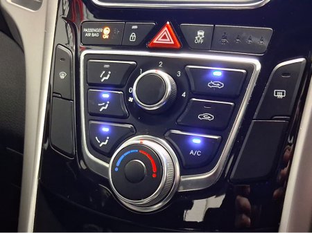 2016 Hyundai i30 1.6 DELUXE 5DR €9,888 thumbnail