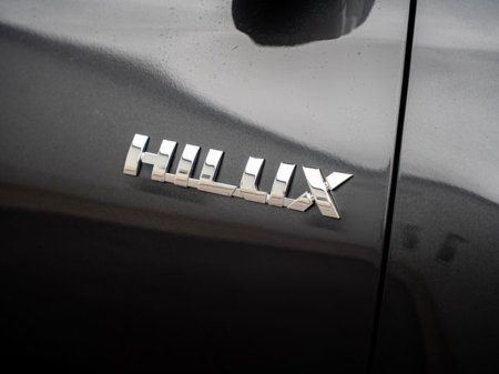 2023 Toyota Hilux - thumbnail 4
