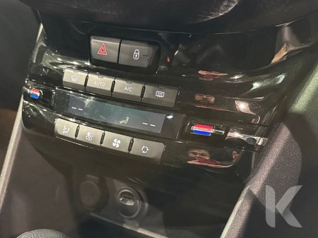 2019 Peugeot 2008 GT LINE - HALF LEATHER - FACTORY ALLOYS - CRUISE CONTROL - REAR CAMERA €15,950 thumbnail