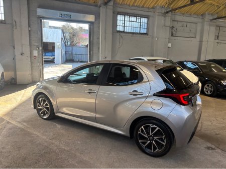 2023 Toyota Yaris - thumbnail 4