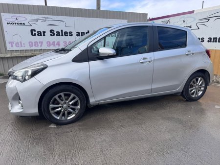 2016 Toyota Yaris - view 4