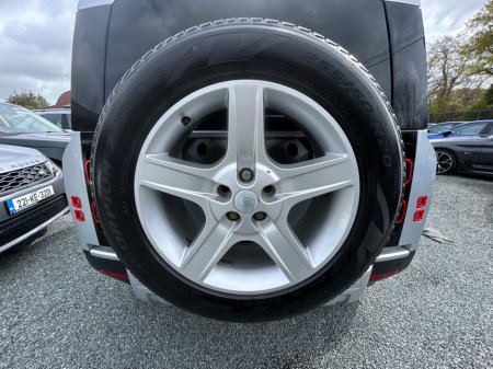 2023 Land Rover Defender - thumbnail 34