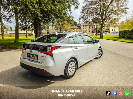 2020 Toyota Prius - thumbnail 2