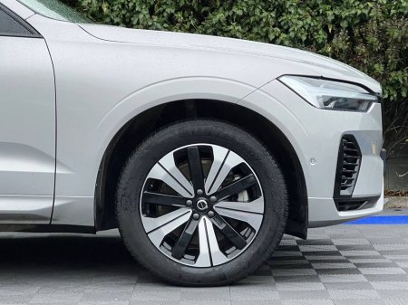 2023 Volvo XC60 T6 PLUS DARK AWD 2.0 HYBRID // OPENING PAN ROOF // HEATED LEATHER SEATS // APPLE CARPLAY/ANDROID AUTO €39,900 thumbnail