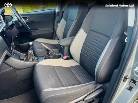 2016 Toyota Auris AURIS 1.4D-4D LUNA €13,950 thumbnail