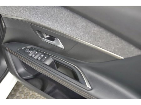 2019 Peugeot 5008 1.5HDI GT LINE BLUE thumbnail