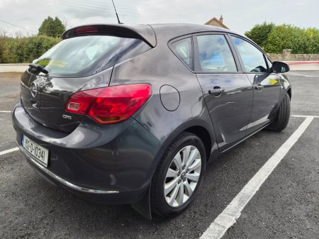 2013 Opel Astra - thumbnail 4