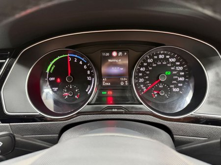 2022 Volkswagen Passat GTE S-A DSG €25,450 thumbnail