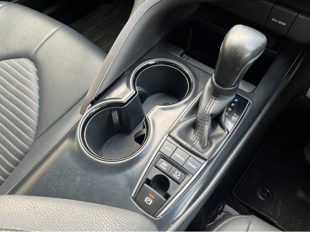 2019 Toyota Camry - thumbnail 16