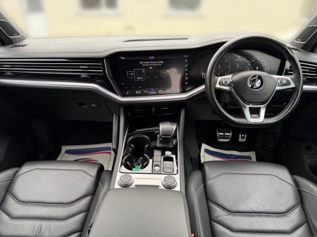 2019 Volkswagen Touareg V6 R-LINE TECH 3.0 TDI **286 BHP**REVERSE CAMERA**BODY KIT**BLACK PACK**XENONS**MEMORY SEATS**FSH**MINT** €52,750 thumbnail