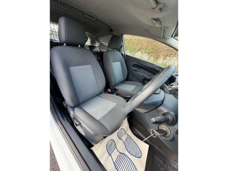 2012 Ford Fiesta - thumbnail 12