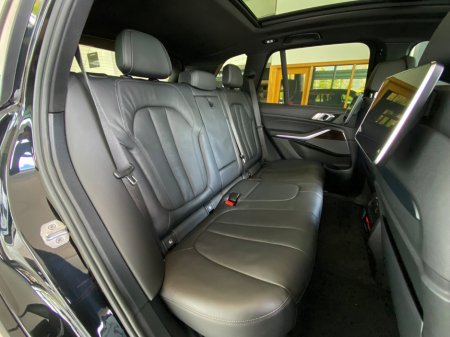 2021 BMW X5 xDrive45e M Sport €64,950 thumbnail