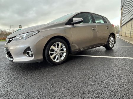 2014 Toyota Auris - thumbnail 3