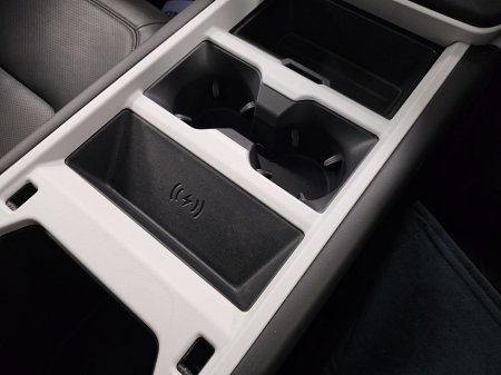 2025 Land Rover Defender - thumbnail 14