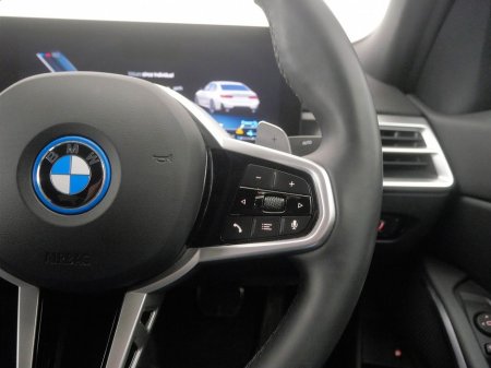 2025 BMW 3 Series - thumbnail 18