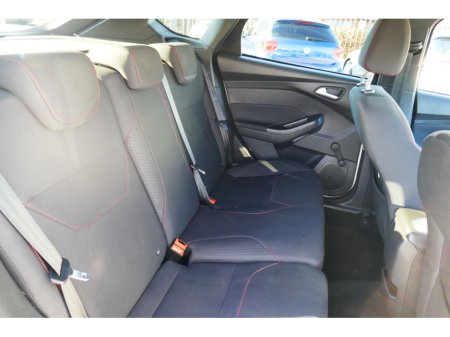 2018 Ford Focus - thumbnail 11