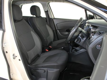 2016 Renault Captur Intense 1.5 DCI 90 EU6M 4DR €9,499 thumbnail