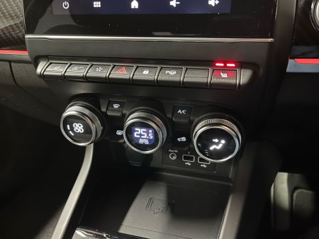 2022 Renault Arkana RS-LINE TCE 140BHP - Reversing Camera - Sat Nav - Climate Control - Heated Seats - Keyless Start - Apple CarPlay/Android Auto €19,950 thumbnail