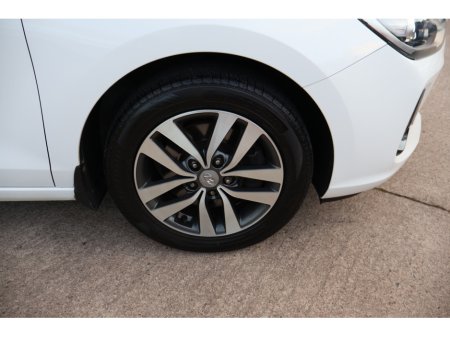 2017 Hyundai i30 DELUXE  Low Mileage €12,495 thumbnail