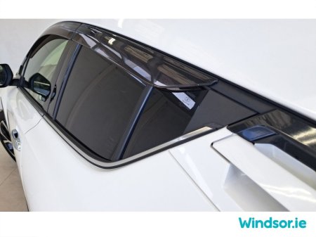 2018 Toyota C-HR HYBRID AUTO €17,995 thumbnail