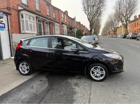 2014 Ford Fiesta - view 4