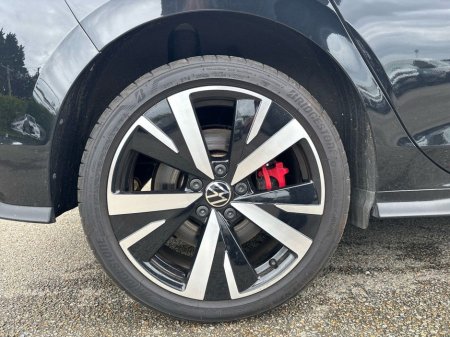 2025 Volkswagen Golf GTE 1.5TSI PHEV 177HP DSG €49,975 thumbnail