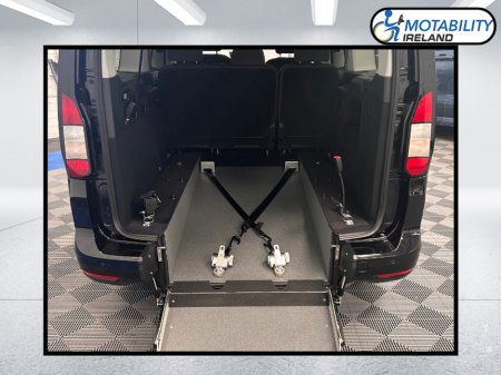 2025 Volkswagen Caddy Wheelchair Accessible €58,500 thumbnail