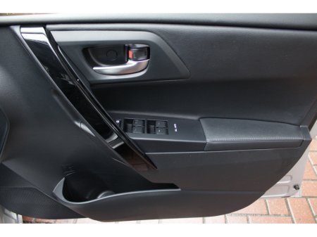 2017 Toyota Auris 1.8 HYBRID 5DR HATCHBACK AUTO  //1 OWNER CAR WITH ONLY 22,000 KM'S // BUY WITH CONFIDENCE AA AND SIMI APPROVED DEALER 2026 // FINANCE ARRANGED // ALL TRADE INS WELCOME // €16,950 thumbnail