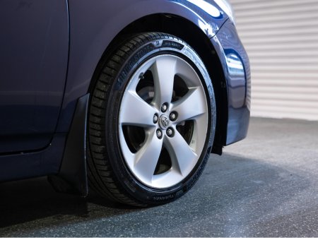 2015 Toyota Prius - thumbnail 11