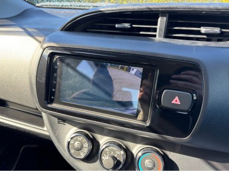 2016 Toyota Vitz - thumbnail 6