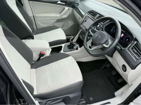 2023 Volkswagen Tiguan ELEGANCE 2.0 TDI MANUAL 6SPEED FWD 150BHP €39,450 thumbnail