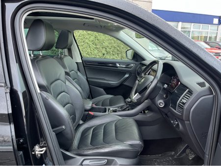 2020 Skoda Kodiaq 7 SEATER 4x4 STYLE AUTOMATIC 2.0 DIESEL //MASSIVE SPEC//CANTON SOUND SYSTEM//PANORAMIC GLASS ROOF//FULL LEATHER HEATED FRONT AND REAR SEATS// €36,950 thumbnail