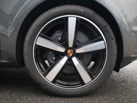 2025 Porsche Cayenne E-Hybrid Coupe €126,000 thumbnail