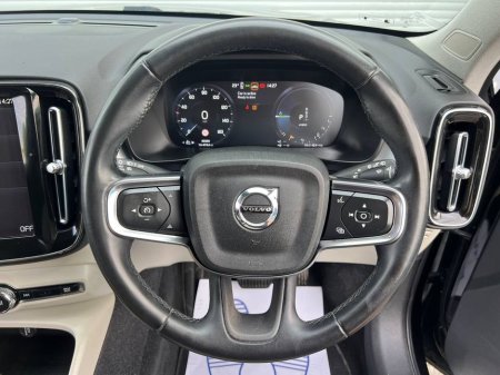 2022 Volvo XC40 INSCRIPTION T4 1.5 RECHARGE HYBRID AUTO // VOLVO SERVICE HISTORY // PARKING SENSORS // DIGITAL CLUSTER €29,900