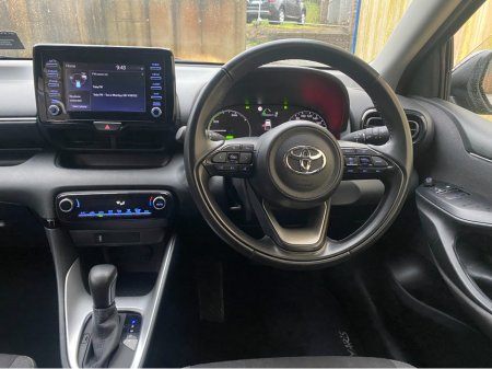 2023 Toyota Yaris 1.5 HYBRID LUNA  AUTO €18,999 thumbnail