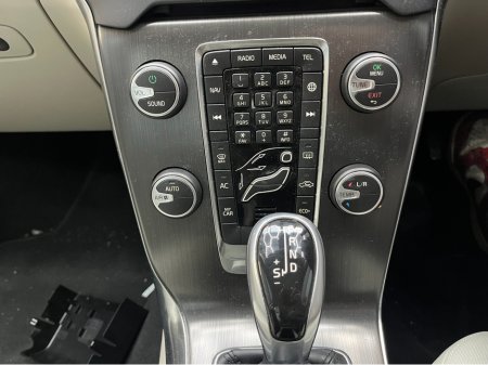 2015 Volvo V40 2015 VOLVO V40 D4 SE 2.0 AUTOMATIC / CRUISE CONTROL / REVERSE CAMERA / PADDLE SHIFTERS thumbnail