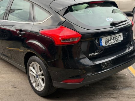 2016 Ford Focus - thumbnail 19