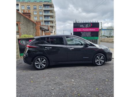2018 Nissan Leaf - thumbnail 2